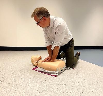 “Give five to save a life”: University to host free CPR training sessions
