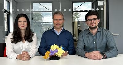 Professor Alessio Ciulli (centre) and co-first authors Valentina Spiteri (left) and Alejandro Correa-Sáez (right). Credit - University of Dundee